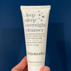 Radiant Glow Exfoliating Cleanser White